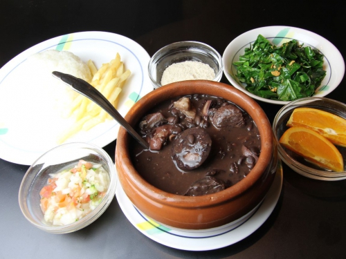 大泉町レストランブラジルの本場フェイジョアーダ